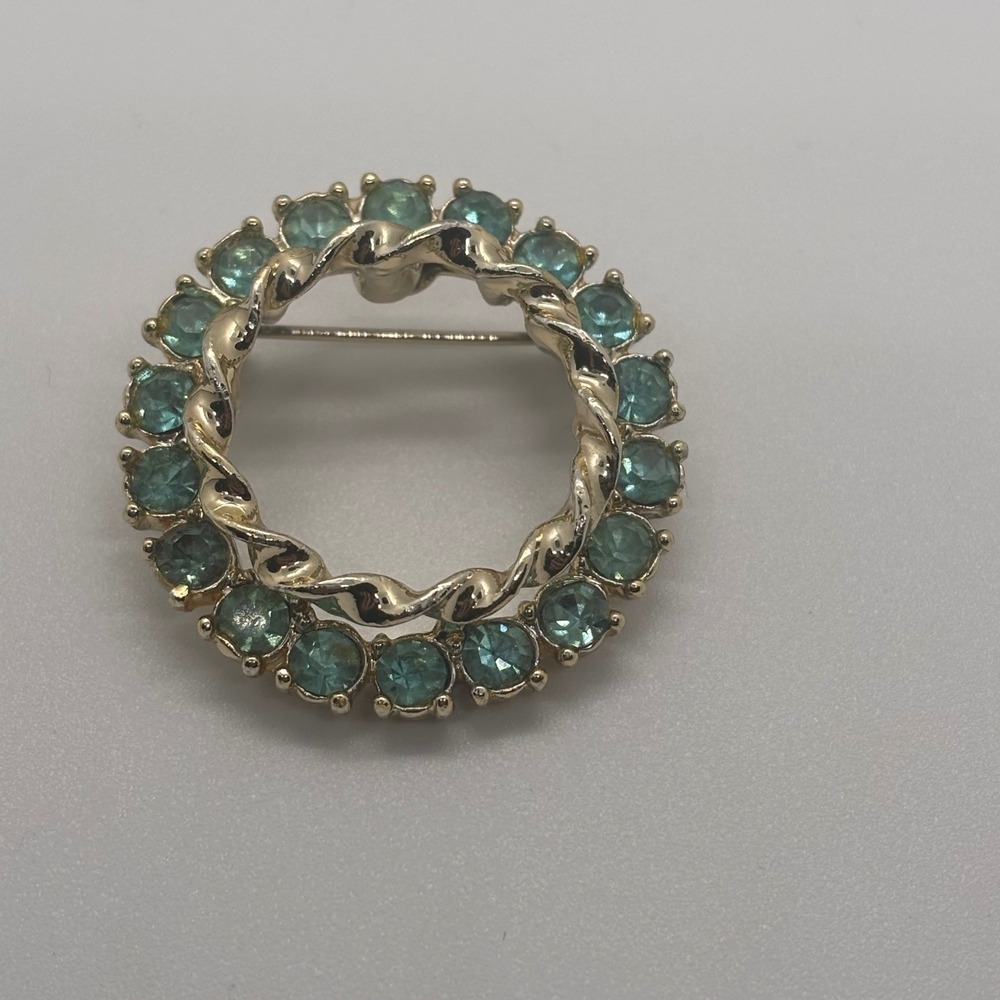 Vintage Gold‎ Tone Circle Brooch Pin Aquamarine Blue Rhinestones Twisted Design